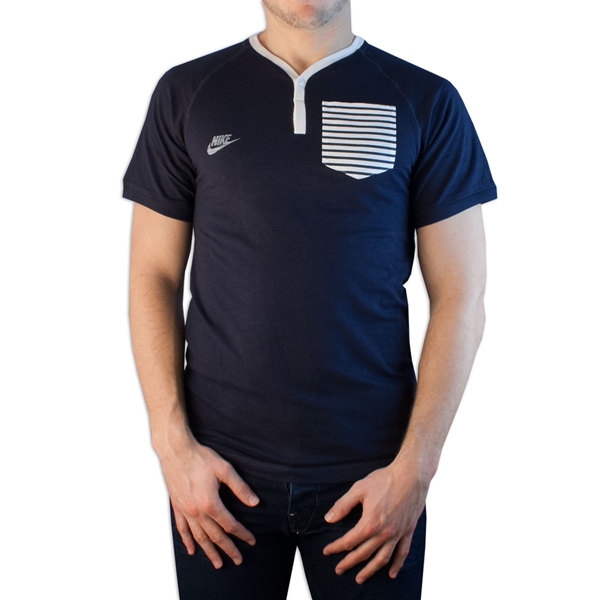 Bild von Nike Sportswear - FFF Henley Pocket T-Shirt - Navy